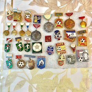 Lot 32VTG Soviet-era international football sports pins/badges Championship USSR